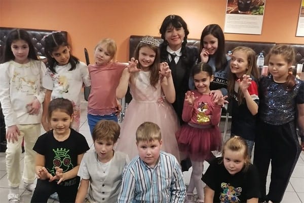 Аниматор Уэнсдэй на день рождения ребенка — фото с праздника 4