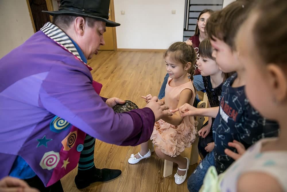 Фокусник с животными на день рождения девочки 5 лет — фото 8