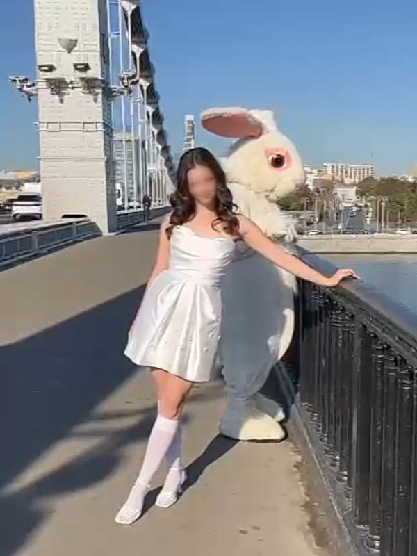 Портфолио — фотосессия с ростовой куклой Кролик — фото 4