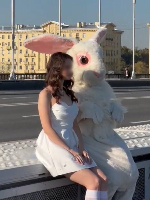Портфолио — фотосессия с ростовой куклой Кролик — фото 7