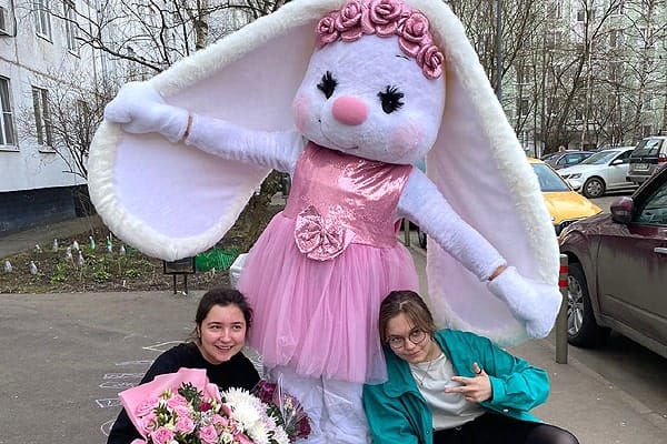 Экспресс поздравление в костюме Зайки
